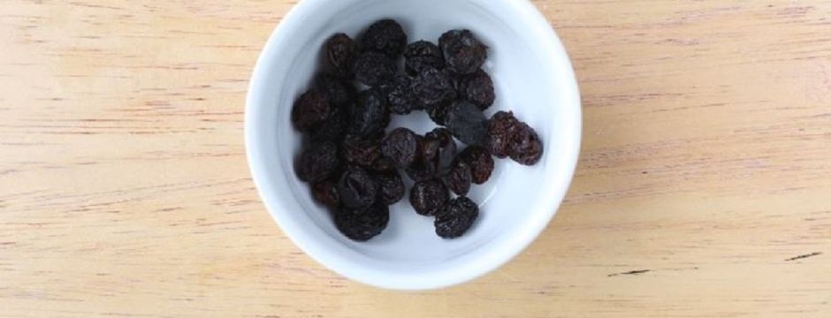 A small box of raisins is better for children’s teeth than chocolate.